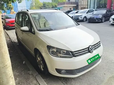 Volkswagen Touran 2015, 149700 км, за 32700 CNY