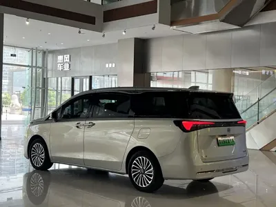 Buick GL8 Hybrid 2025, 57000 км, за 219800 CNY