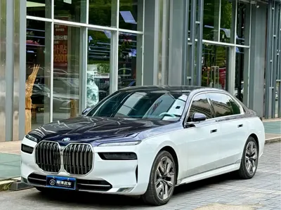 BMW 7 Series · 2023 год