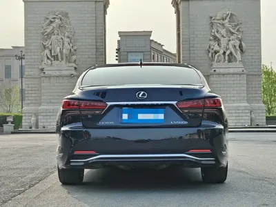 Lexus LS 2021, 97000 км, за 396000 CNY