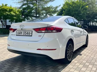 Hyundai Avante 2017, 130000 км, за 8900000 KRW