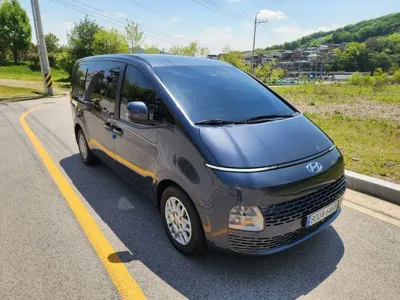 Hyundai Staria · 2023 год