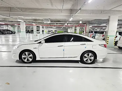 Hyundai Sonata 2012, 129008 км, за 6400000 KRW