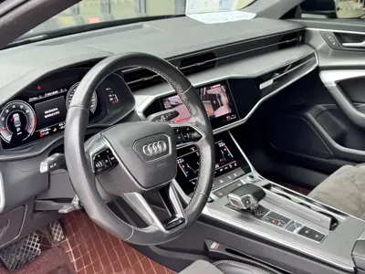 Audi A6L 2021, 179000 км, за 157200 CNY