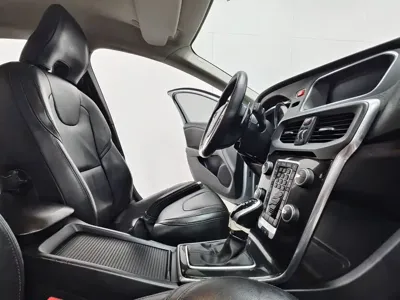 Volvo V40 2016, 119000 км, за 30299 CNY - фото 15