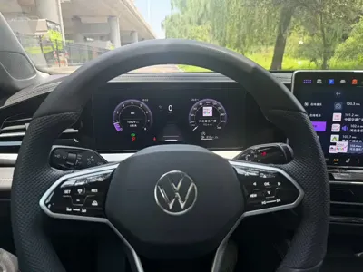 Volkswagen Passat 2025, 10000 км, за 138500 CNY