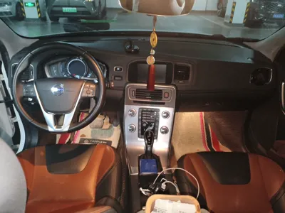 Volvo V60 2017, 77600 км, за 99828.18 CNY - фото 6