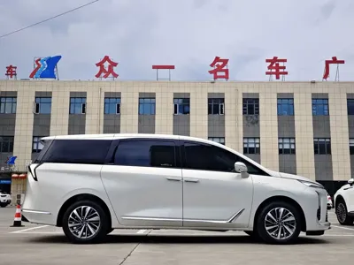 Buick GL8 2026, 6000 км, за 285000 CNY