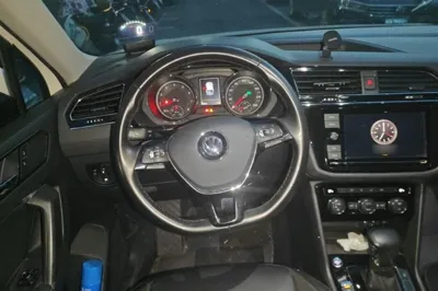 Volkswagen Tiguan L 2019, 80900 км, за 95980.53 CNY - фото 9