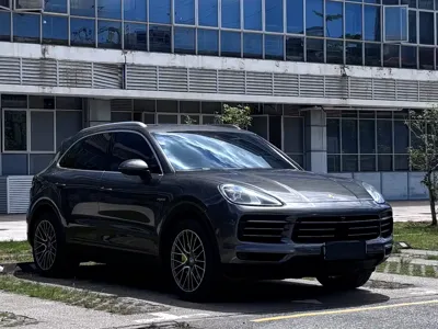 Porsche Cayenne Hybrid 2022, 80000 км, за 388800 CNY - фото 3