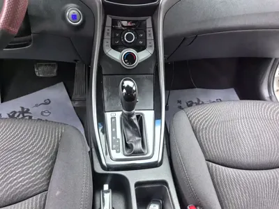 Hyundai Elantra Langdong 2017, 99000 км, за 26000 CNY - фото 12