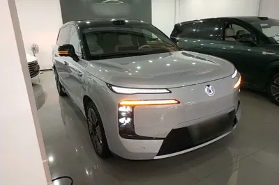 Denza N8L 2025, 7800 км, за 288015.85 CNY