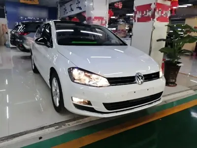 Volkswagen Golf 2017, 103000 км, за 38600 CNY
