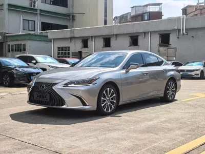 Lexus ES 2021, 33000 км, за 236000 CNY - фото 1