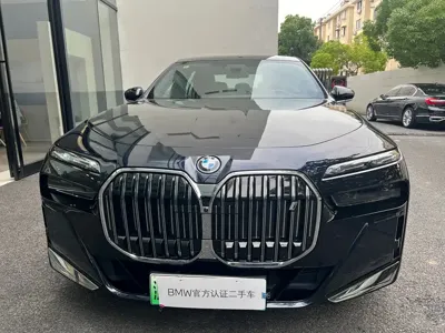 BMW i7 2023, 27000 км, за 469799 CNY