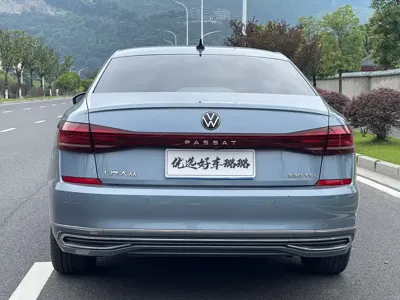 Volkswagen Passat 2022, 80000 км, за 85800 CNY - фото 8