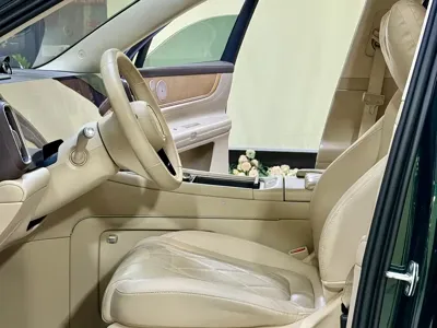 AITO 问界 AITO M9 2024, 43000 км, за 309900 CNY