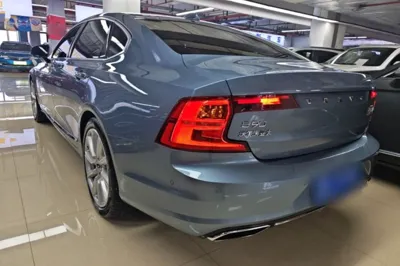Volvo S90 2018, 117200 км, за 119066.43 CNY