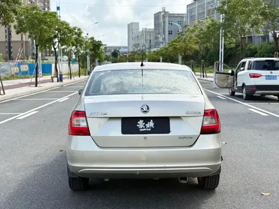 Skoda Rapid 2014, 160000 км, за 16800 CNY