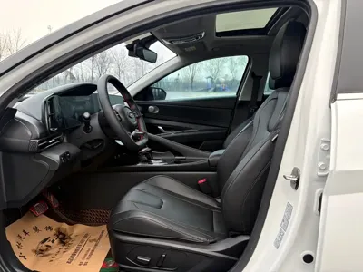 Hyundai Elantra 2023, 60000 км, за 81800 CNY - фото 9
