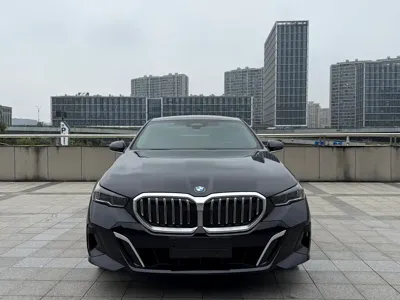 BMW 5 Series 2025, 22000 км, за 249800 CNY