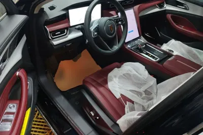 Hongqi H5 PHEV 2025, 100 км, за 140112.94 CNY - фото 18