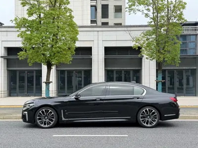 BMW 7 Series 2021, 64000 км, за 335000 CNY