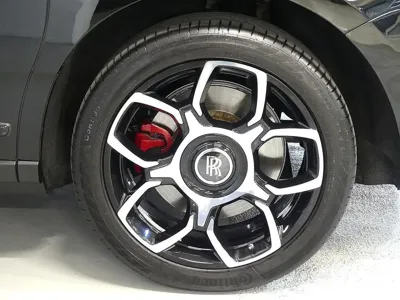Rolls-Royce Cullinan 2024, 7900 км, за 599000000 KRW