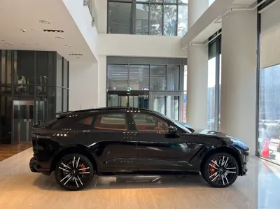 Astonmartin DBX 2025, 2300 км, за 340000000 KRW