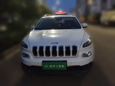 Jeep Cherokee 2016, 64600 км, за 41168.38 CNY