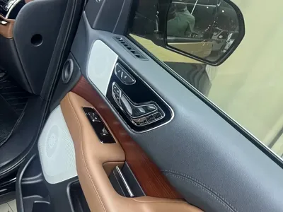 Lincoln Navigator 2022, 32000 км, за 578000 CNY