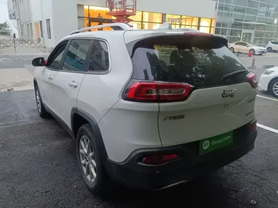 Jeep Cherokee 2017, 73400 км, за 53398.05 CNY