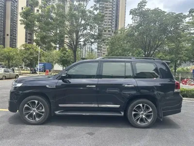 Toyota Land Cruiser 2020, 100000 км, за 429799 CNY