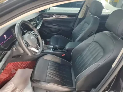 Volkswagen Passat 2023, 60800 км, за 131100 CNY - фото 15