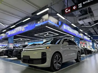 Li Auto Li L6 · 2025 год