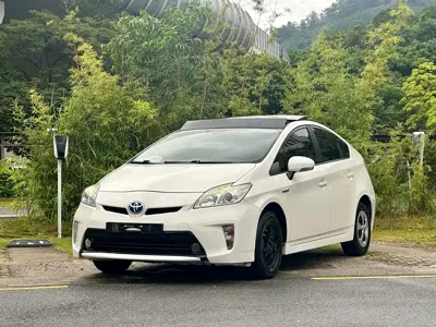 Toyota Prius · 2013 год