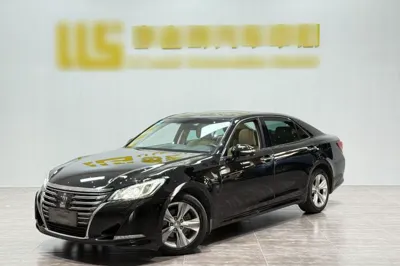 Toyota Crown · 2015 год