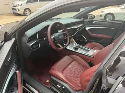 Audi A7L 2025, 6000 км, за 338800 CNY - фото 6