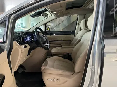 Buick GL8 Hybrid 2025, 57000 км, за 219800 CNY - фото 10