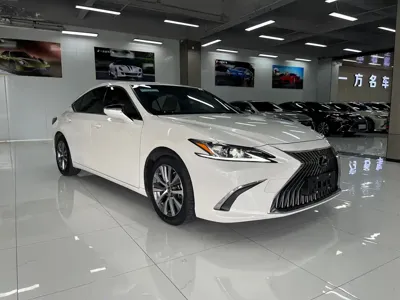 Lexus ES 2020, 110000 км, за 139800 CNY