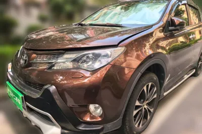 Toyota RAV4 · 2015 год