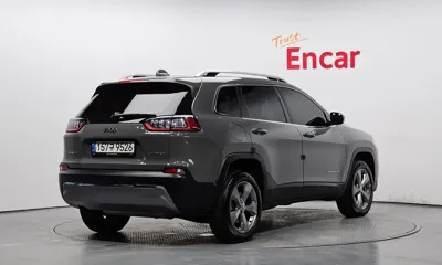 Jeep Cherokee 2021, 80390 км, за 17990000 KRW