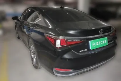 Lexus ES 2023, 25700 км, за 198258.06 CNY