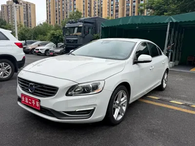 Volvo S60 · 2015 год