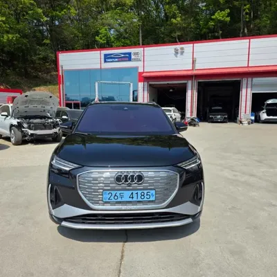 Audi Q4 e-tron · 2022 год