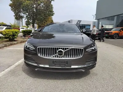 Volvo S90 2025, 2900 км, за 226500 CNY