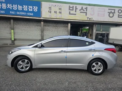Hyundai Avante 2014, 69000 км, за 4990000 KRW
