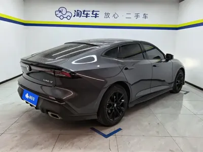 Changan UNI-V 2024, 9900 км, за 74800 CNY