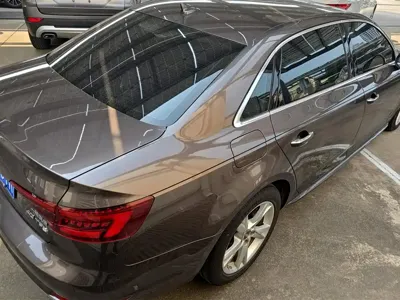 Audi A4L 2018, 93000 км, за 86800 CNY