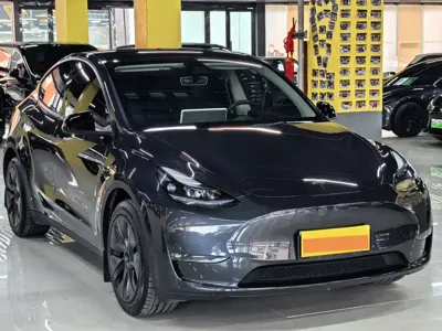 Tesla Model Y 2024, 13000 км, за 223800 CNY